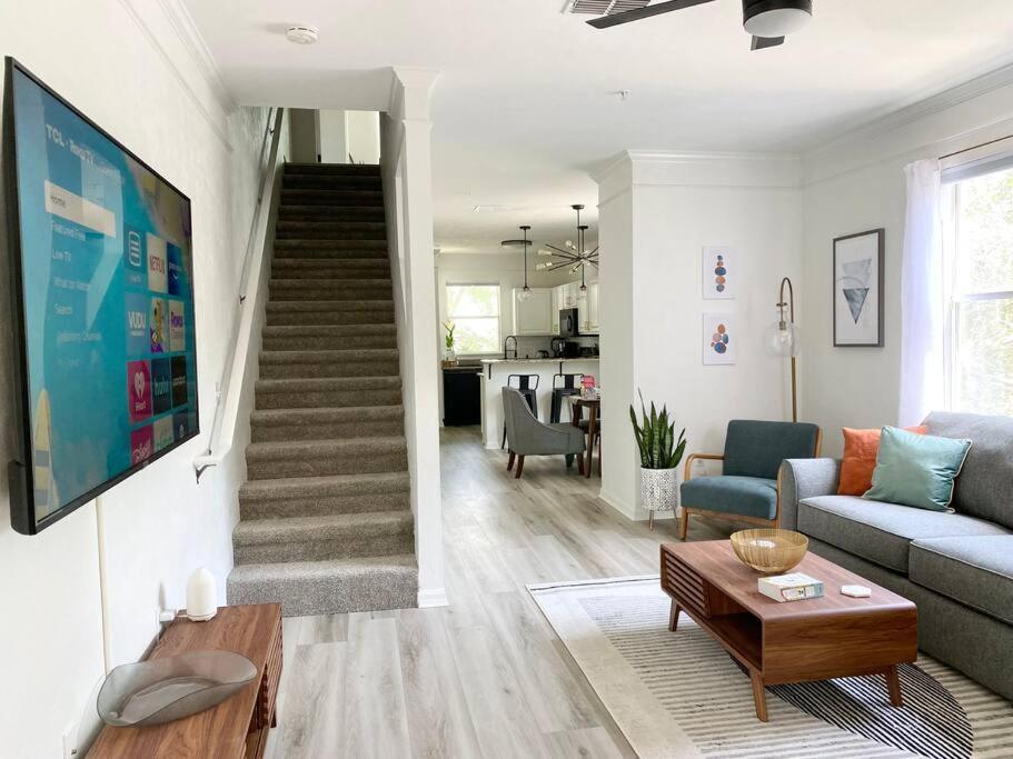 Sanctuary Bright 2 Bedroom King * Gainesville
